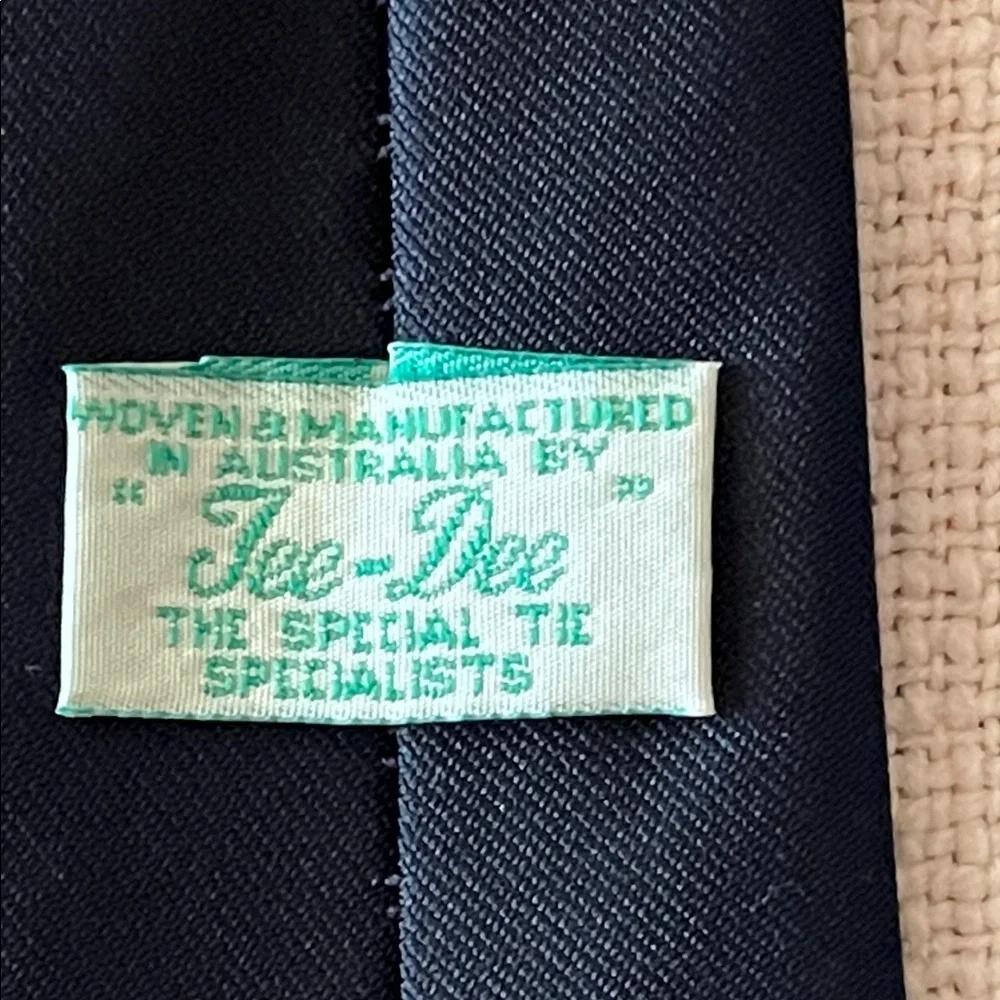VTG AUSTRALIAN Tee-Dee Dark Navy Blue Tie Red Gold Stripe Official Emblem‎
